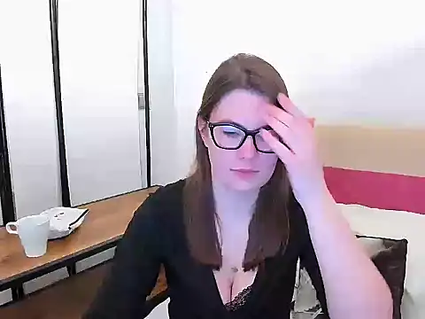 Snapshot of CarolineFlirt chatting on February 20, 3:19 pm CarolineFlirt online show from February 20, 3:19 pm