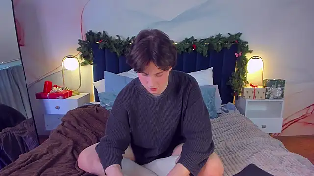 Snapshot of AdrianoAubert chatting on January 16, 10:19 am AdrianoAubert online show from January 16, 10:19 am