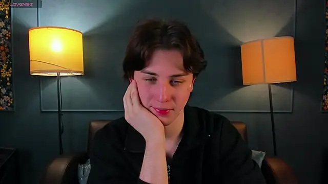 Snapshot of AdrianoAubert chatting on February 22, 3:09 am AdrianoAubert online show from February 22, 3:09 am