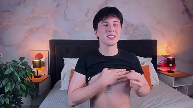 Snapshot of AdrianoAubert chatting on November 11, 3:23 am AdrianoAubert online show from November 11, 3:23 am