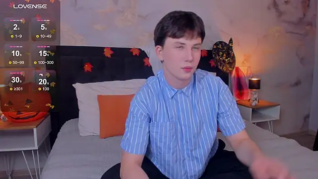 Snapshot of AdrianoAubert chatting on October 25, 3:28 am AdrianoAubert online show from October 25, 3:28 am