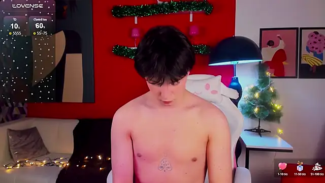 Snapshot of AdrianoAubert chatting on December 20, 10:29 am AdrianoAubert online show from December 20, 10:29 am