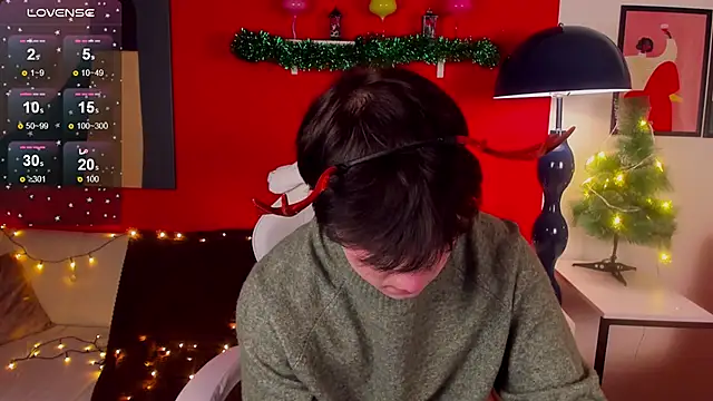 Snapshot of AdrianoAubert chatting on December 18, 10:30 am AdrianoAubert online show from December 18, 10:30 am