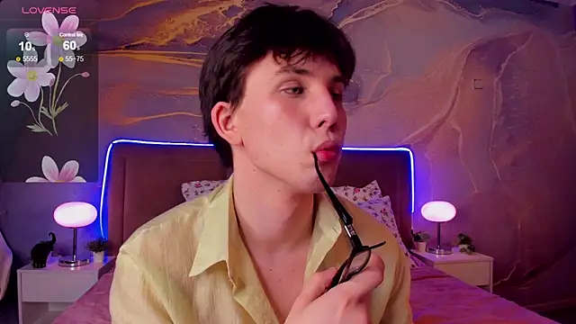 Snapshot of AdrianoAubert chatting on November 21, 3:22 pm AdrianoAubert online show from November 21, 3:22 pm