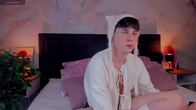 Snapshot of AdrianoAubert chatting on November 17, 10:52 am AdrianoAubert online show from November 17, 10:52 am