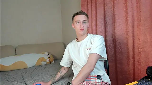 crazybottom99 online show from November 1, 6:35 pm