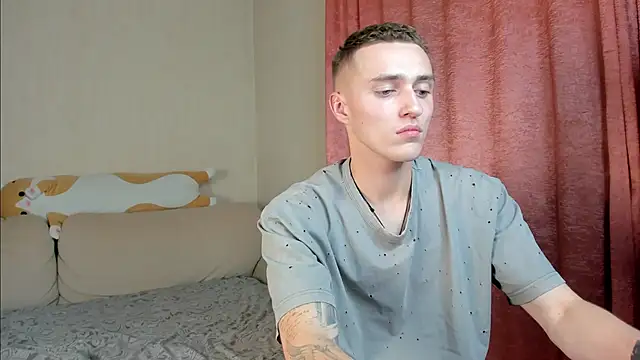 crazybottom99 online show from October 28, 6:18 pm