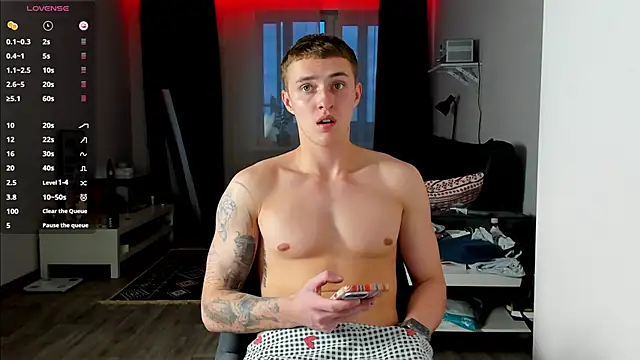 crazybottom99 online show from May 13, 2:35 pm