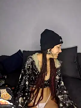 nickelfie online show from March 6, 12:41 pm