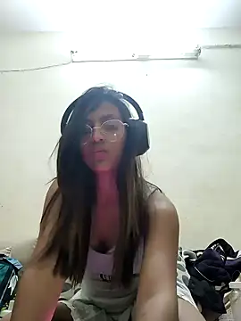 kissmebishh online show from March 16, 8:10 pm