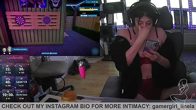 Snapshot of Gamergirl-Linela chatting on December 16, 8:29 am Gamergirl-Linela online show from December 16, 8:29 am