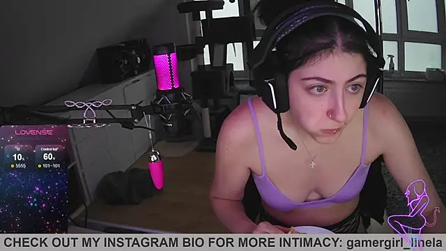 Snapshot of Gamergirl-Linela chatting on October 6, 3:13 pm Gamergirl-Linela online show from October 6, 3:13 pm