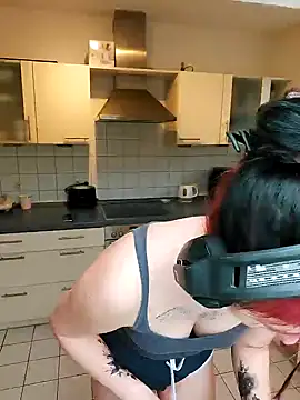 Snapshot of Gamergirl-Linela chatting on March 10, 1:54 pm Gamergirl-Linela online show from March 10, 1:54 pm
