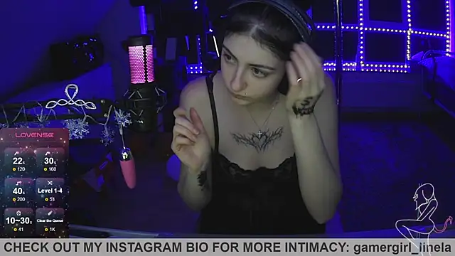 Gamergirl-Linela online show from November 3, 11:19 pm