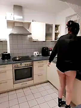 Snapshot of Gamergirl-Linela chatting on March 13, 8:43 pm Gamergirl-Linela online show from March 13, 8:43 pm