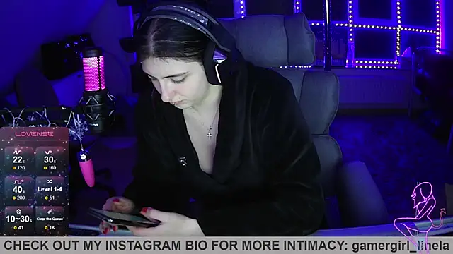 Snapshot of Gamergirl-Linela chatting on December 5, 8:06 pm Gamergirl-Linela online show from December 5, 8:06 pm