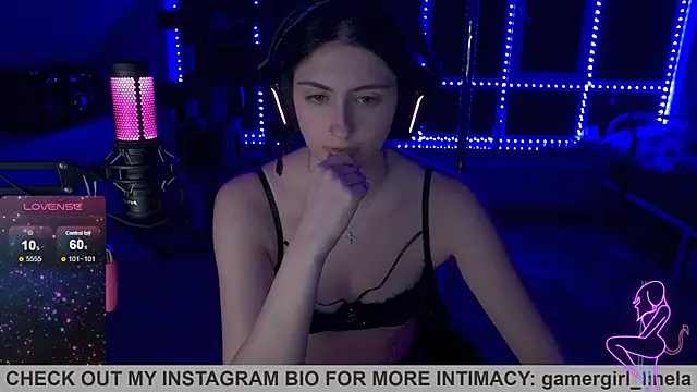 Snapshot of Gamergirl-Linela chatting on September 21, 11:21 pm Gamergirl-Linela online show from September 21, 11:21 pm