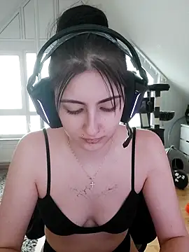 Gamergirl-Linela online show from November 15, 1:15 pm