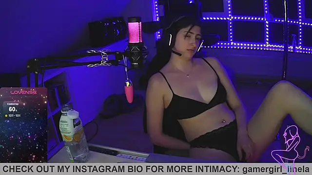 Snapshot of Gamergirl-Linela chatting on October 2, 3:10 am Gamergirl-Linela online show from October 2, 3:10 am