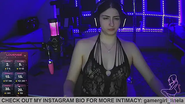 Snapshot of Gamergirl-Linela chatting on October 13, 3:41 am Gamergirl-Linela online show from October 13, 3:41 am
