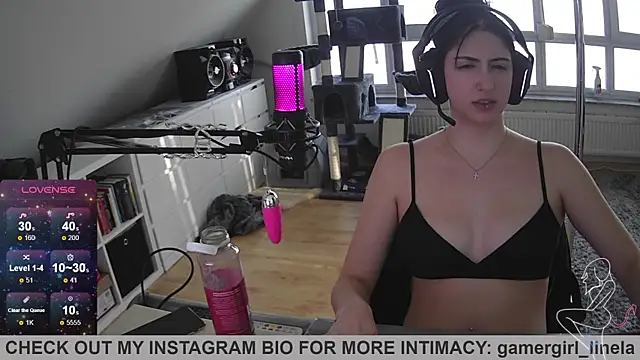 Snapshot of Gamergirl-Linela chatting on October 2, 3:15 pm Gamergirl-Linela online show from October 2, 3:15 pm