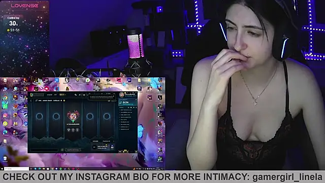 Snapshot of Gamergirl-Linela chatting on July 11, 12:55 am Gamergirl-Linela online show from July 11, 12:55 am