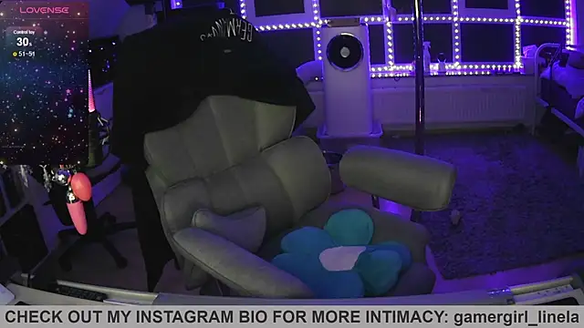 Snapshot of Gamergirl-Linela chatting on July 10, 1:27 am Gamergirl-Linela online show from July 10, 1:27 am