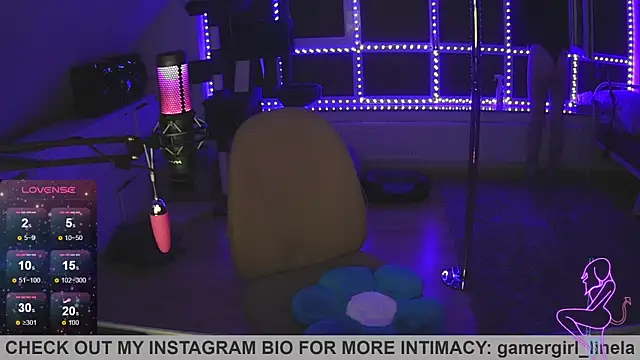 Snapshot of Gamergirl-Linela chatting on October 11, 8:43 pm Gamergirl-Linela online show from October 11, 8:43 pm