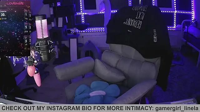 Snapshot of Gamergirl-Linela chatting on June 16, 10:32 pm Gamergirl-Linela online show from June 16, 10:32 pm