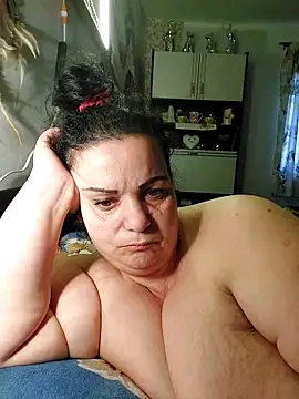 Snapshot of IvettkeXXX chatting on February 14, 6:35 am IvettkeXXX online show from February 14, 6:35 am