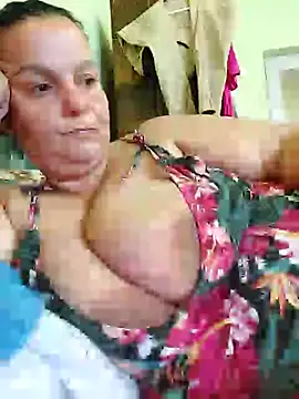 Snapshot of IvettkeXXX chatting on October 1, 9:47 am IvettkeXXX online show from October 1, 9:47 am