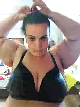 Snapshot of IvettkeXXX chatting on July 18, 9:51 am IvettkeXXX online show from July 18, 9:51 am