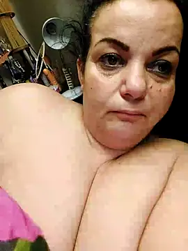 Snapshot of IvettkeXXX chatting on February 17, 5:49 am IvettkeXXX online show from February 17, 5:49 am