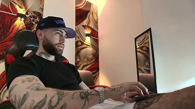 Luke davis01 online show from December 19, 1:02 pm