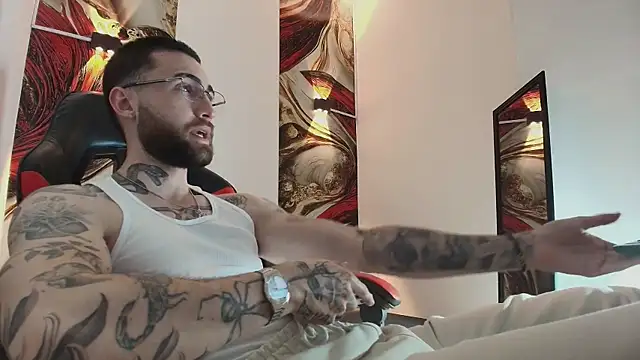 Luke davis01 online show from December 18, 1:15 pm