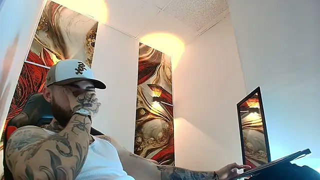 Luke davis01 online show from May 8, 1:15 pm
