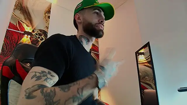 Luke davis01 online show from December 4, 1:10 pm