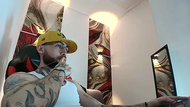 Luke davis01 online show from January 14, 1:04 pm