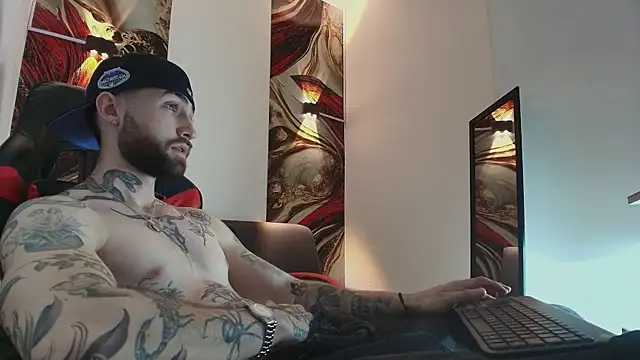 Luke davis01 online show from December 17, 1:16 pm