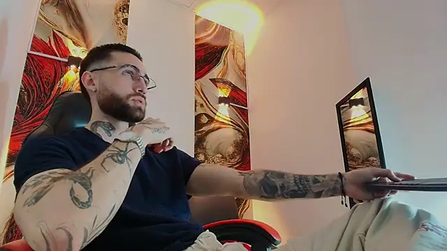 Luke davis01 online show from December 2, 1:24 pm