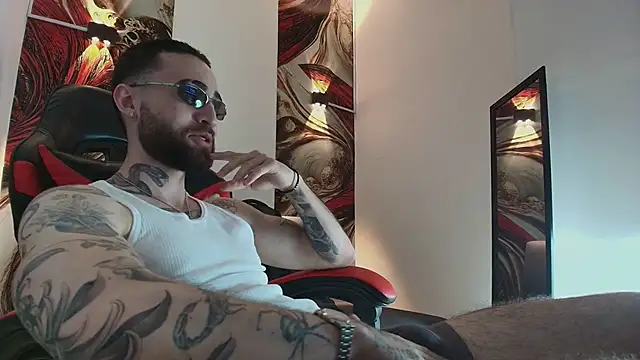 Luke davis01 online show from December 15, 1:39 pm