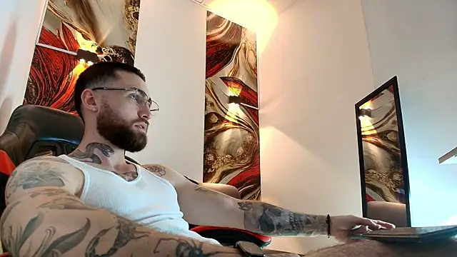 Luke davis01 online show from April 7, 1:35 pm