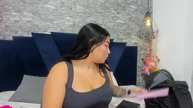 Sophia Brunett online show from November 12, 12:20 pm