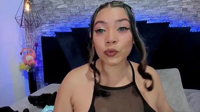 Sophia Brunett online show from April 1, 1:41 pm