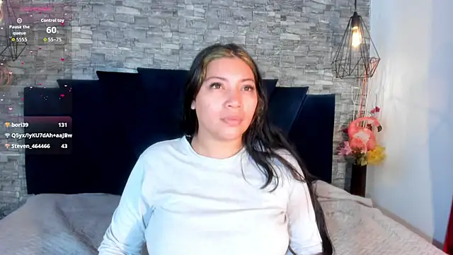 Sophia Brunett online show from February 24, 11:33 am