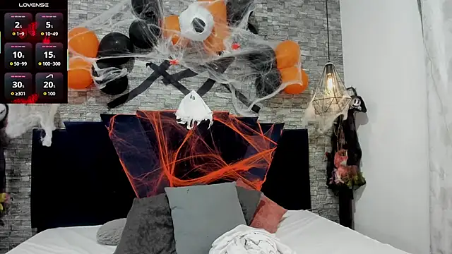 Sophia Brunett online show from October 28, 12:04 pm