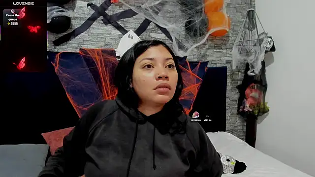 Sophia Brunett online show from October 27, 11:44 am