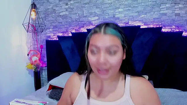 Sophia Brunett online show from April 2, 11:50 am