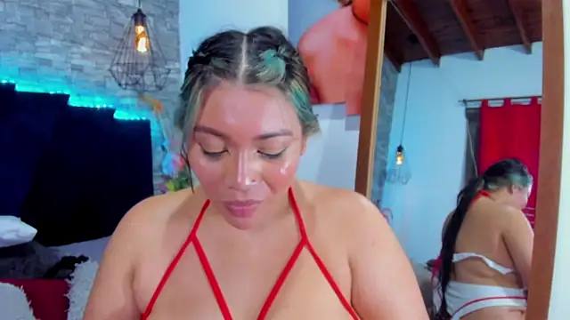 Sophia Brunett online show from April 14, 12:04 am