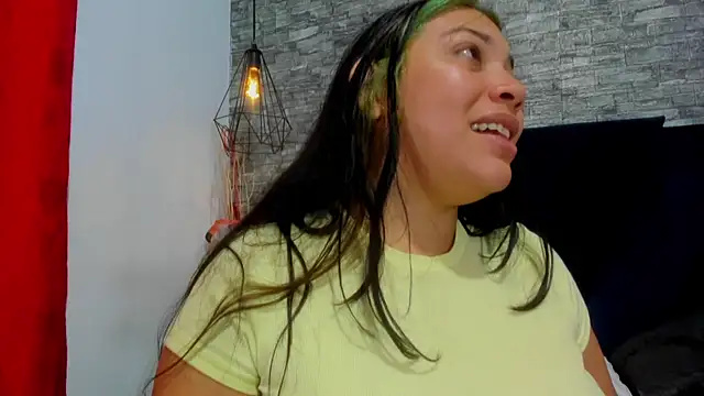 Sophia Brunett online show from February 9, 11:30 am